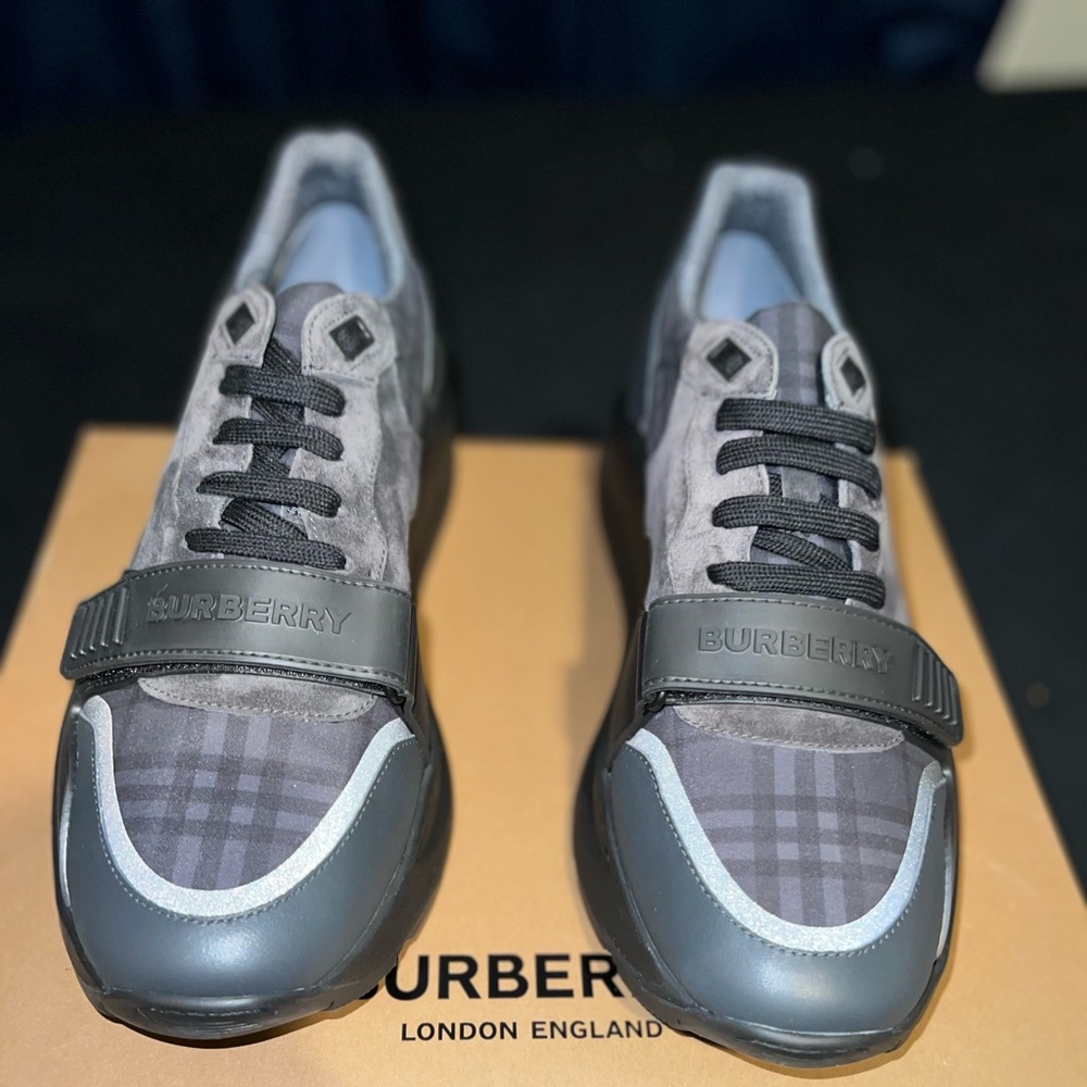 Burberry Sneakers - Picture 2 of 3